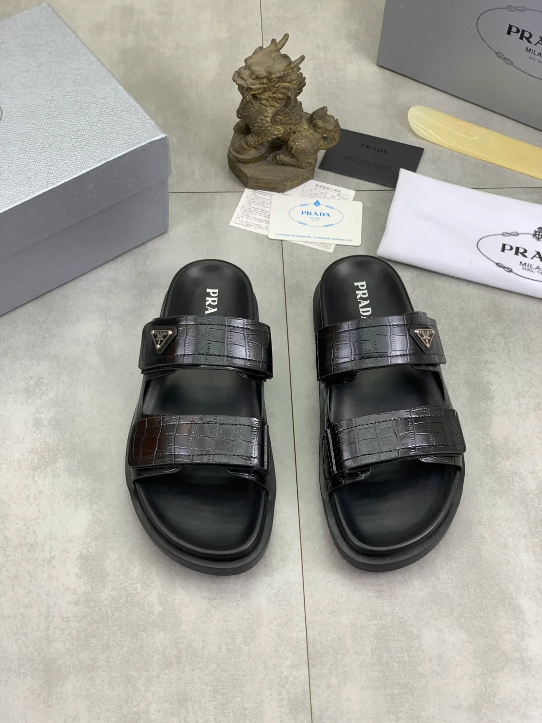 Men's shoes 💰P340💰【New style】🎁🎁🎁 PRADA Prada's new casual slippers, original official website, perfect workmanship, transmitting a kind of noble luxury, sublimating its definition of luxury in Prada's high-end extraordinary craftsmanship. Original combination outsole, code number: 38-44 (45 customized) Multiple colors 🉑️ to choose from